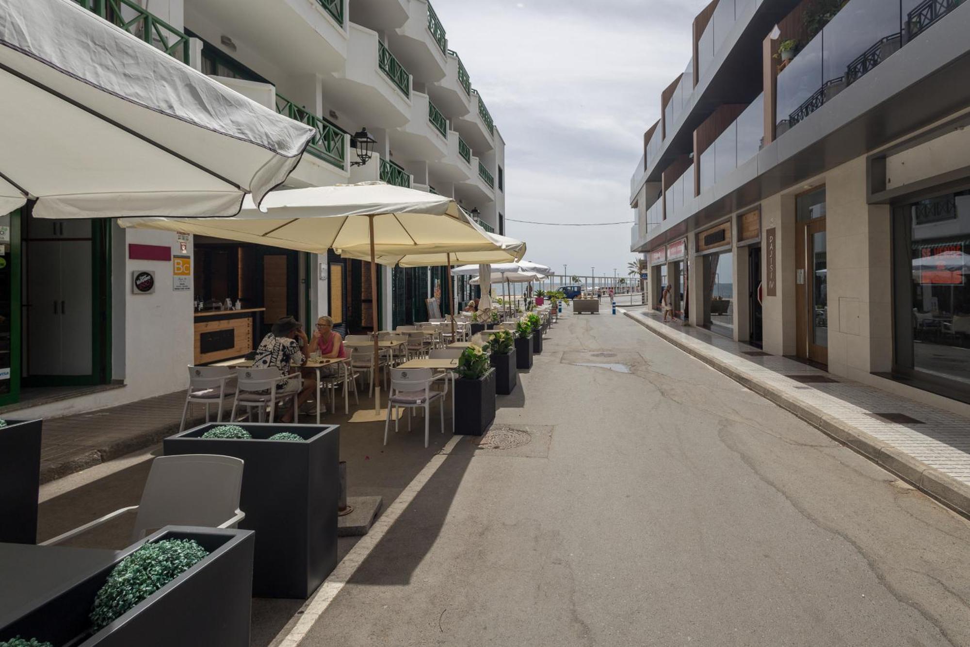 Lightbooking Lola Playa De Apartment *